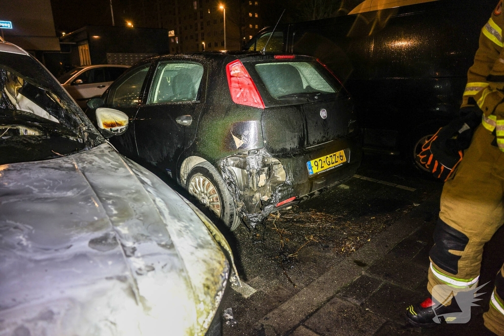Auto's zwaar beschadigd door brand