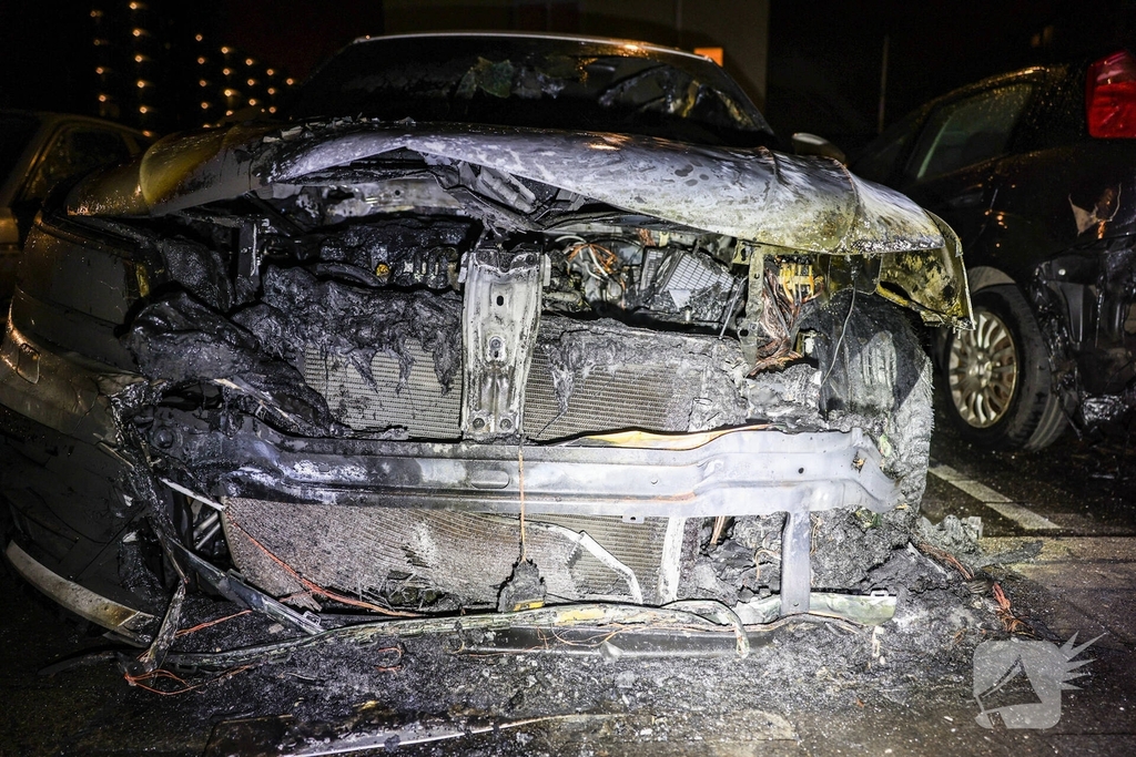 Auto's zwaar beschadigd door brand