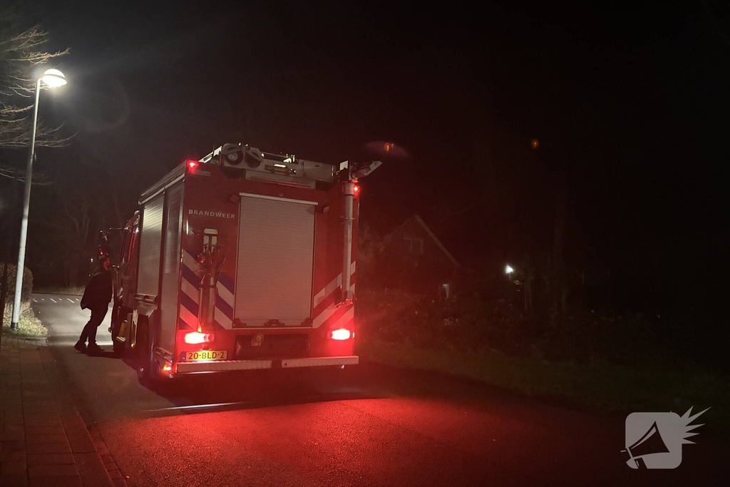 Brandweer blust kleine buitenbrand