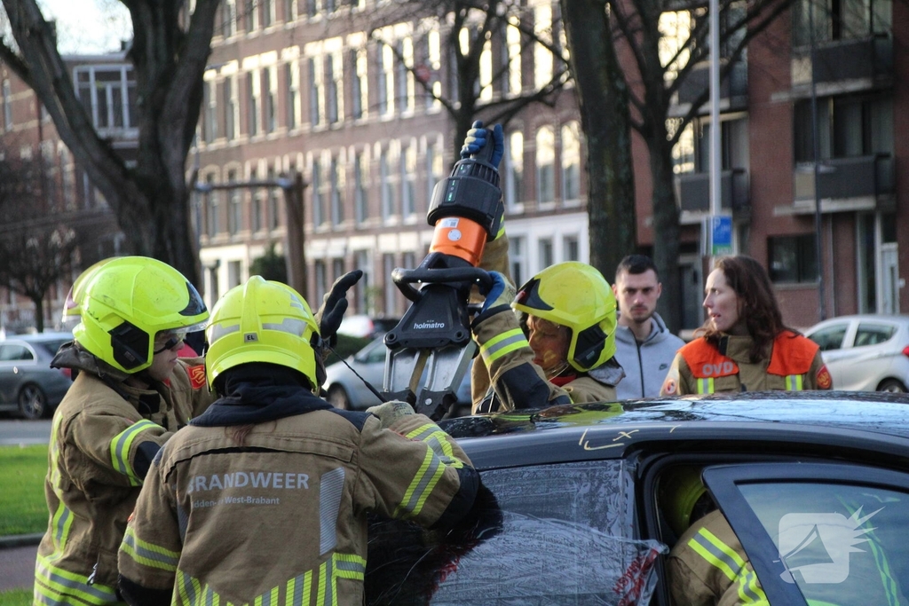 Zware aanrijding tussen twee voertuigen