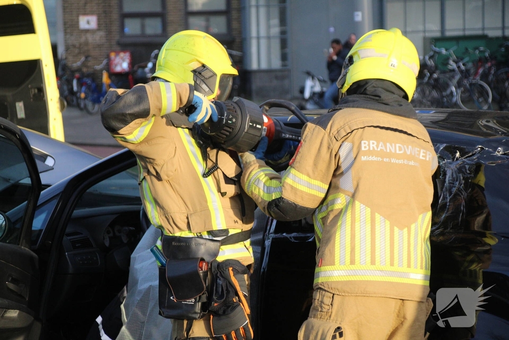 Zware aanrijding tussen twee voertuigen