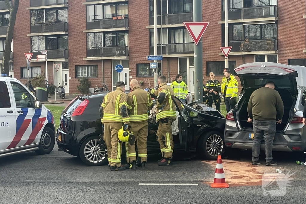 Zware aanrijding tussen twee voertuigen
