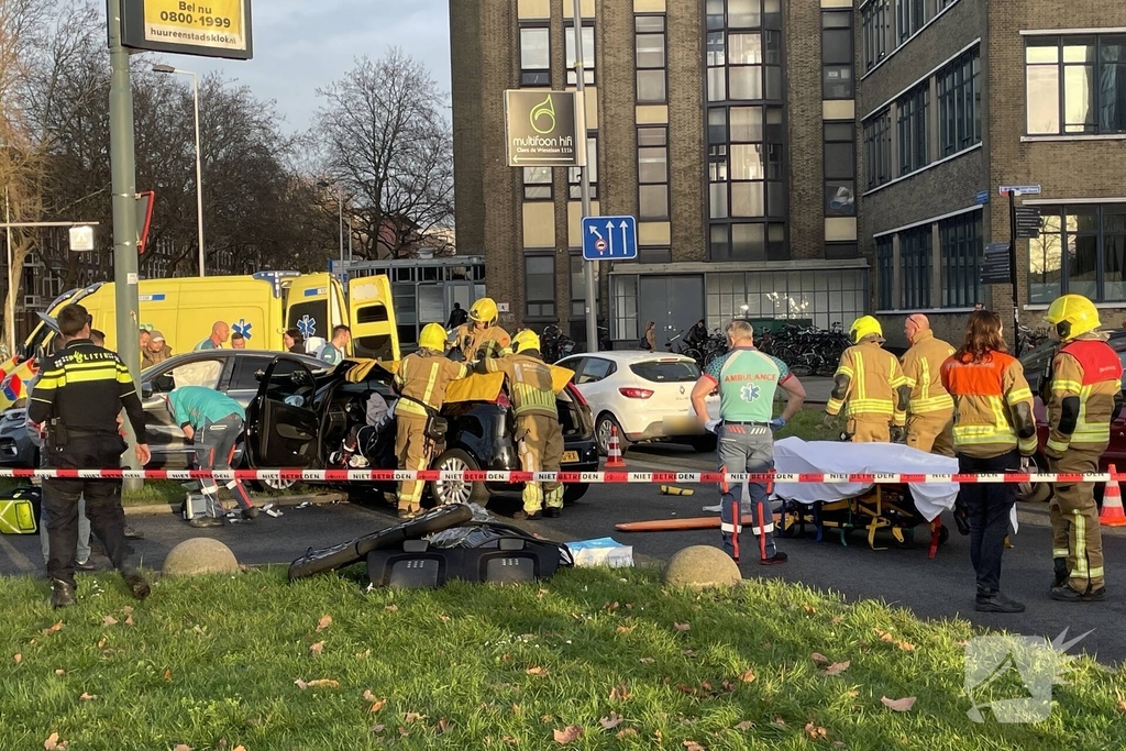 Zware aanrijding tussen twee voertuigen