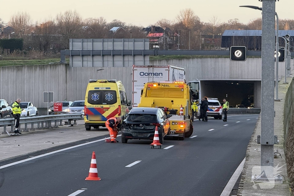 Ongeval tussen auto en vrachtwagen