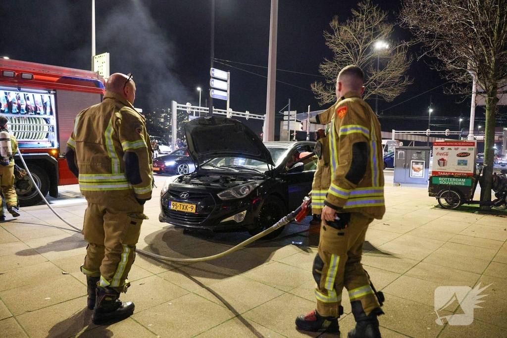 Brandweer staat vast op brug na melding autobrand
