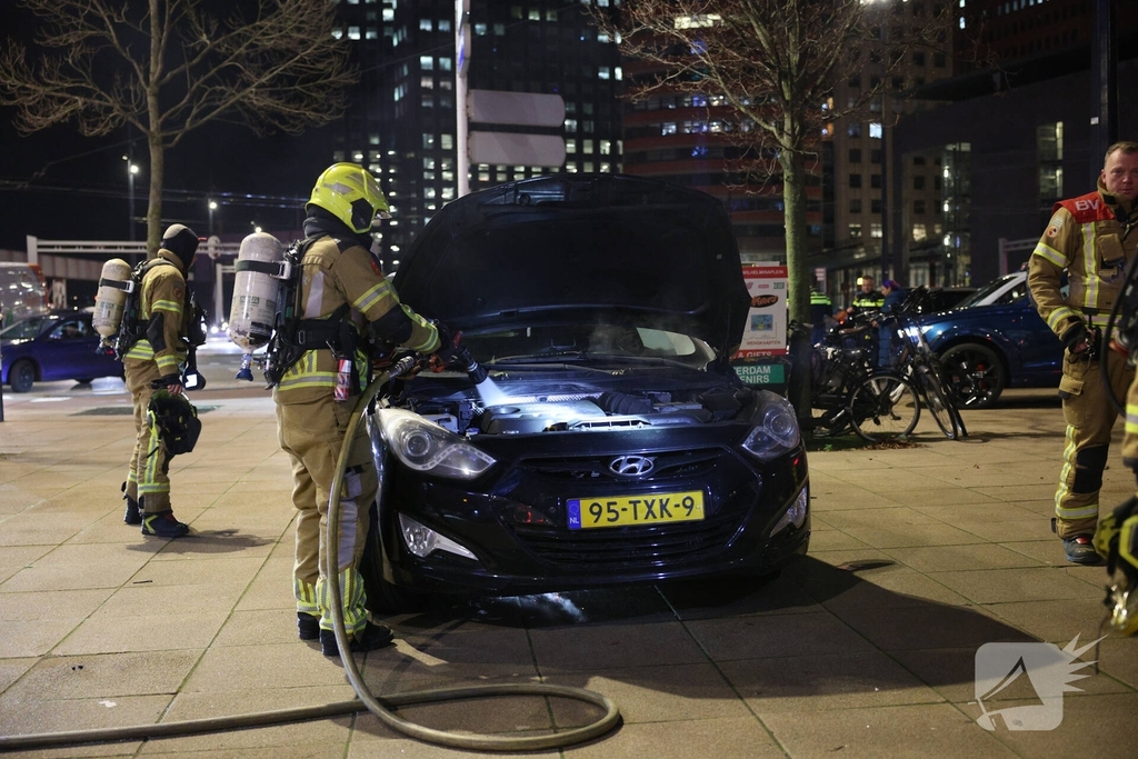 Brandweer staat vast op brug na melding autobrand