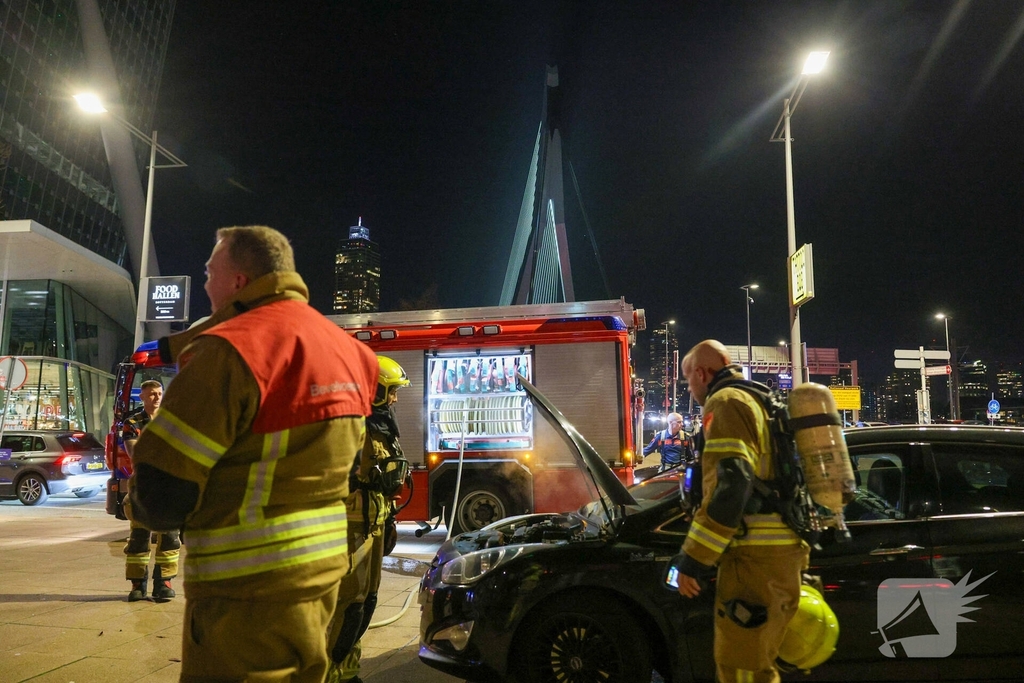 Brandweer staat vast op brug na melding autobrand