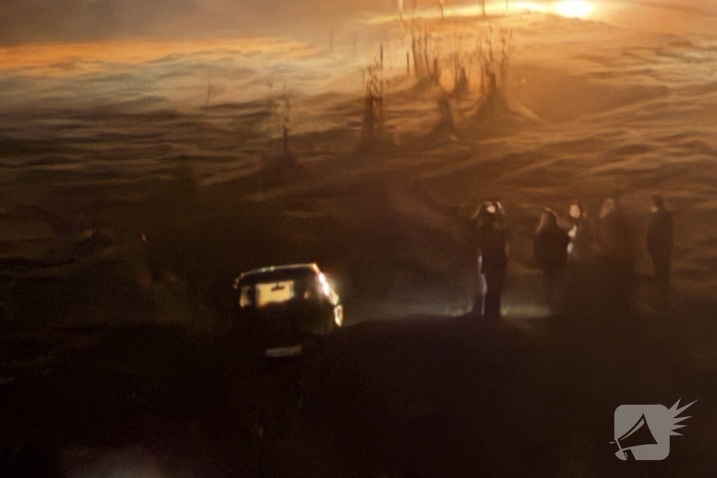 Auto belandt in sloot na aanrijding