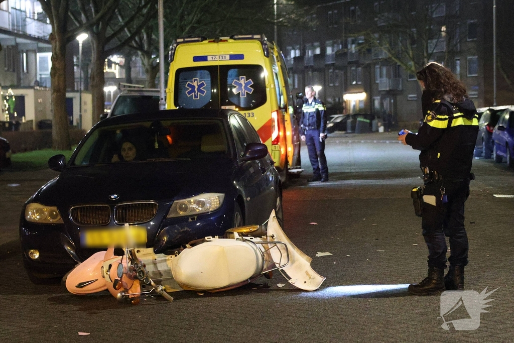 Scooter vol aangereden door auto bij ongeval
