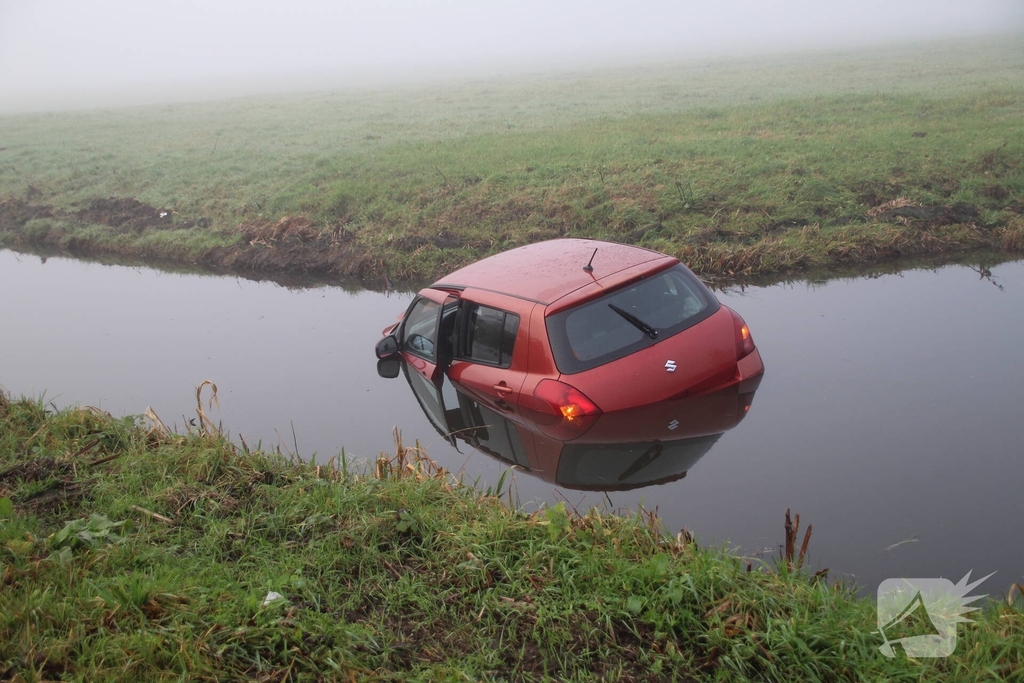Auto te water na ongeval