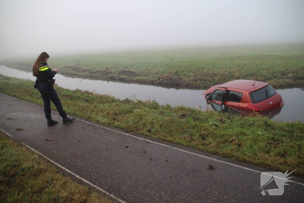 Auto te water na ongeval
