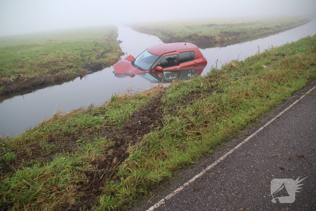 Auto te water na ongeval