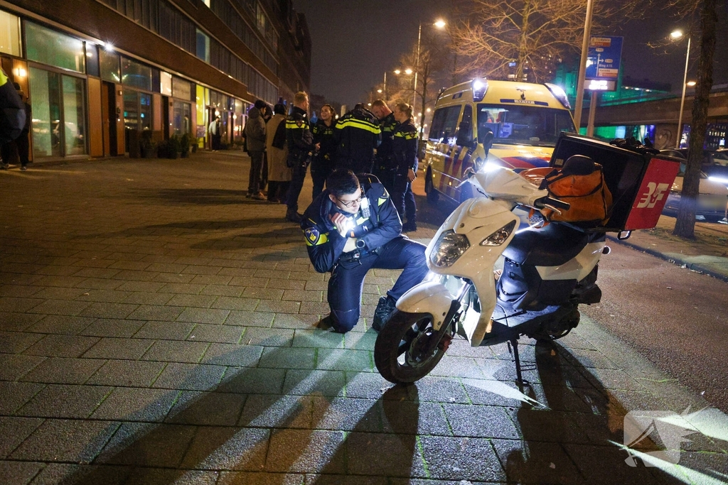 Voetganger gewond na aanrijding met bezorger