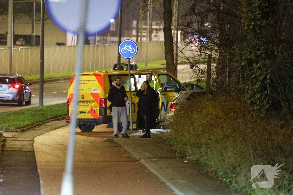 Auto ramt lantaarnpaal, scooterrijder gewond