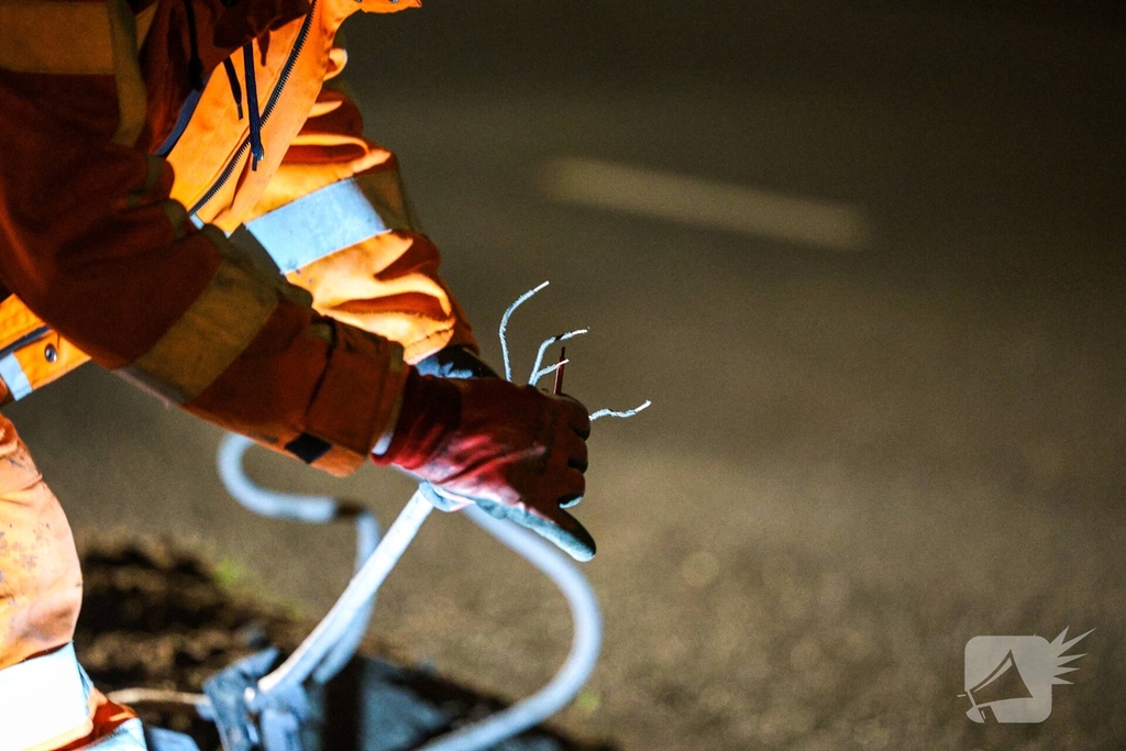 Auto ramt lantaarnpaal, scooterrijder gewond