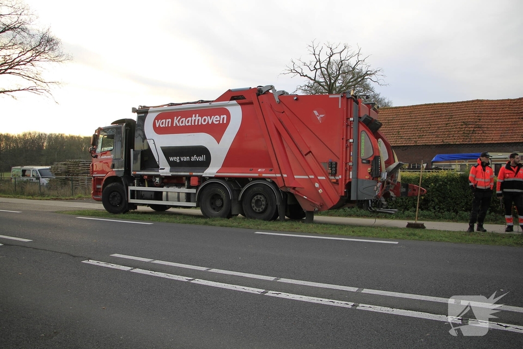 Aanrijding met letsel na botsing tussen auto en vrachtwagen