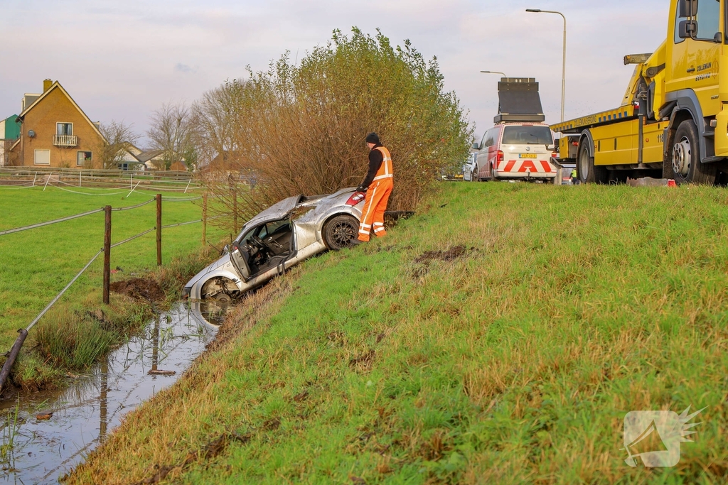 Auto te water in ongeval