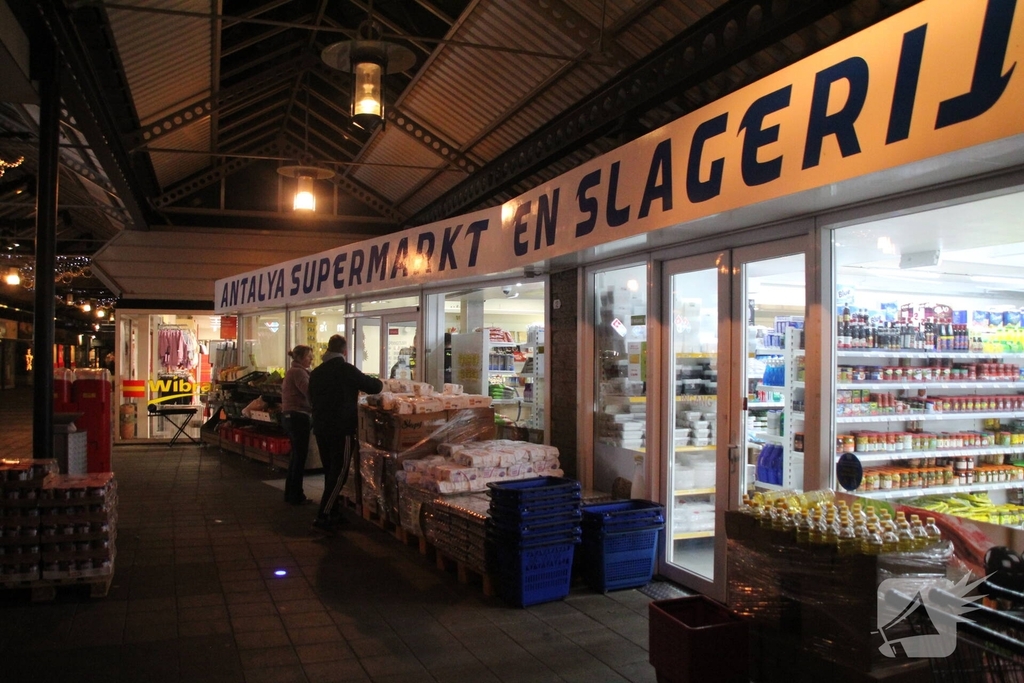 Overval op supermarkt en slagerij leidt tot grote politieactie