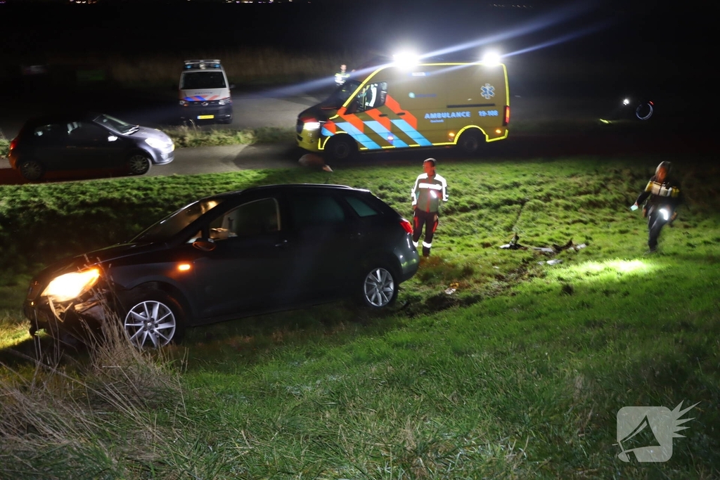 Bestuurder botst tegen dijk na poging tot aanrijding