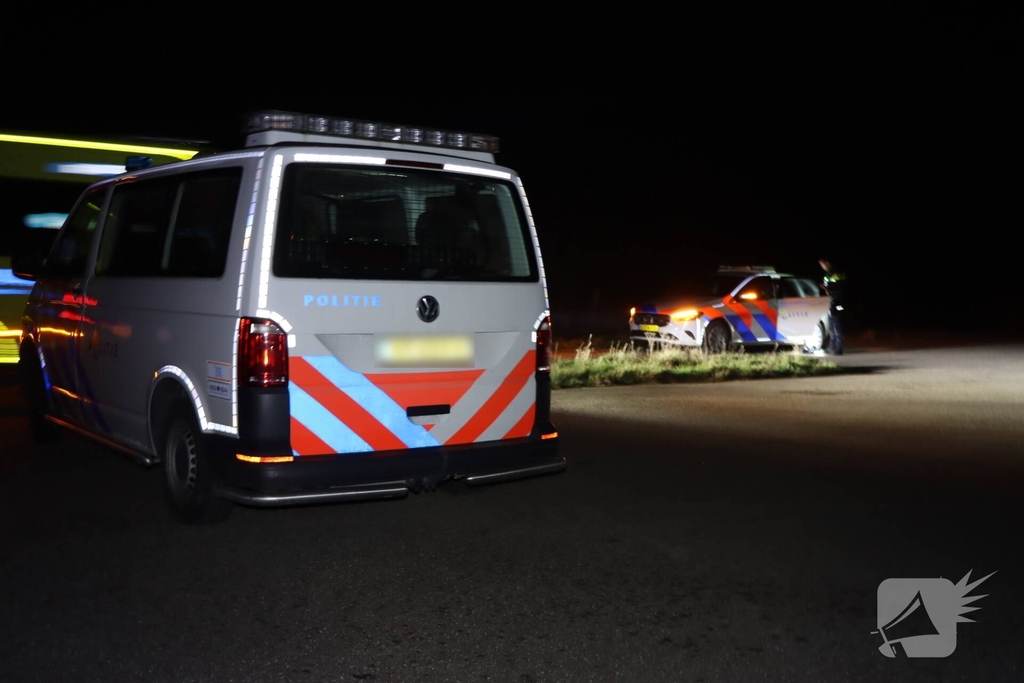 Bestuurder botst tegen dijk na poging tot aanrijding