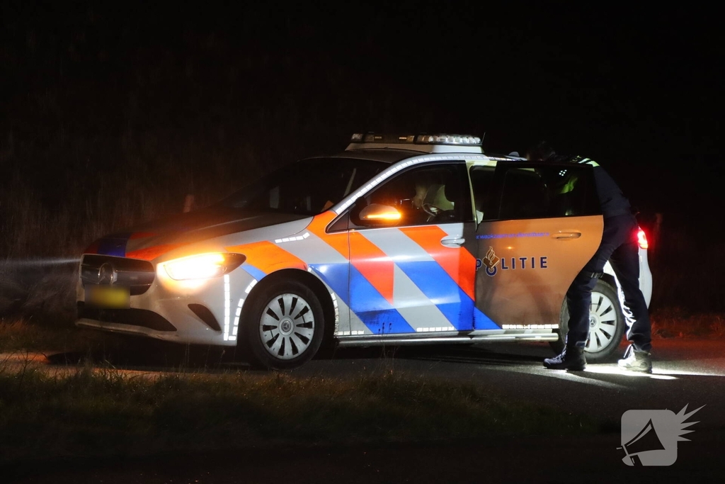 Bestuurder botst tegen dijk na poging tot aanrijding