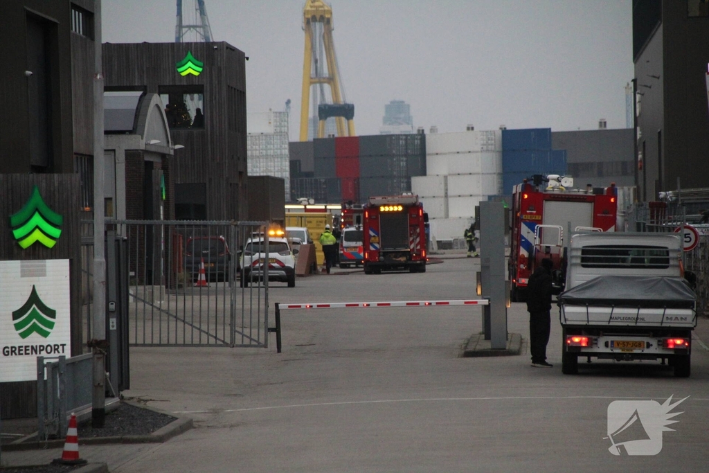 Brand in industriepand leidt tot zwarte rook