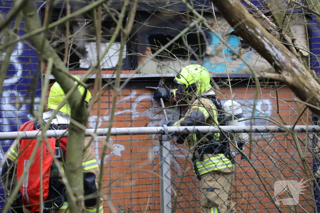 Brand in verlaten schuur zorgt voor sterke geur