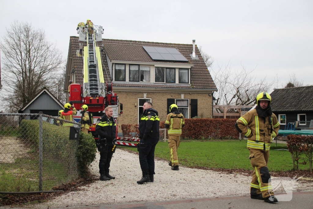 Brand in schoorsteen woning vergt brandweerinzet