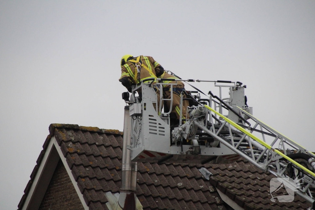 Brand in schoorsteen woning vergt brandweerinzet