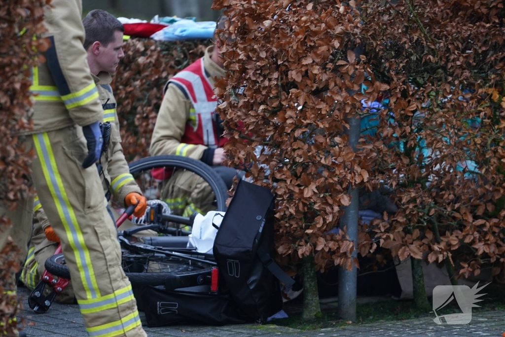 Fietser raakt bekneld bij ongeval