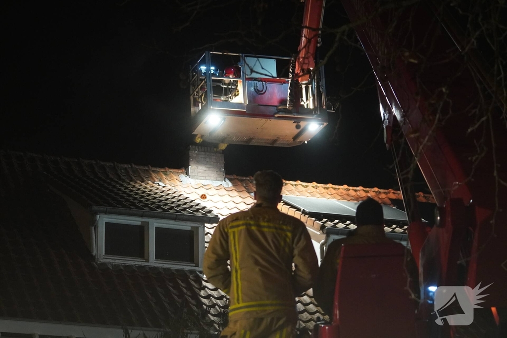 Schoorsteenbrand snel onder controle