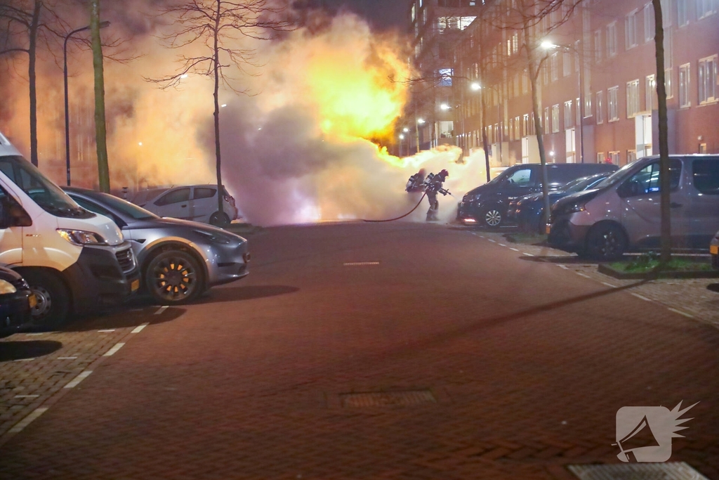 Drie auto's verwoest door brand in Amsterdam
