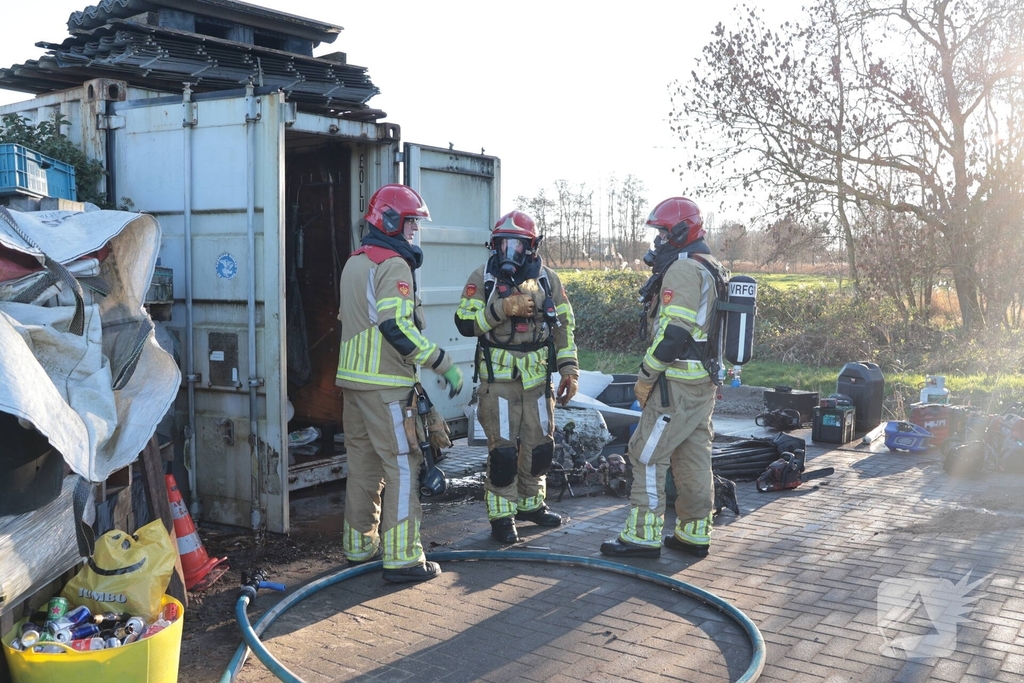 Containerbrand in opslaglocatie snel geblust