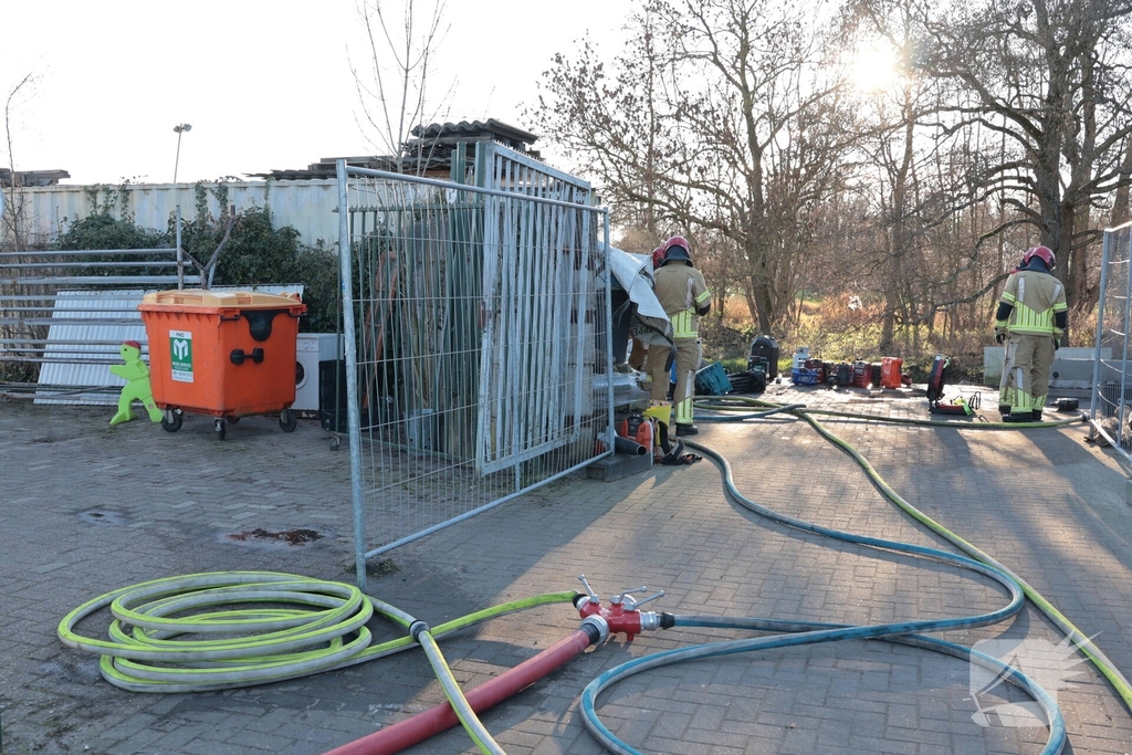 Containerbrand in opslaglocatie snel geblust