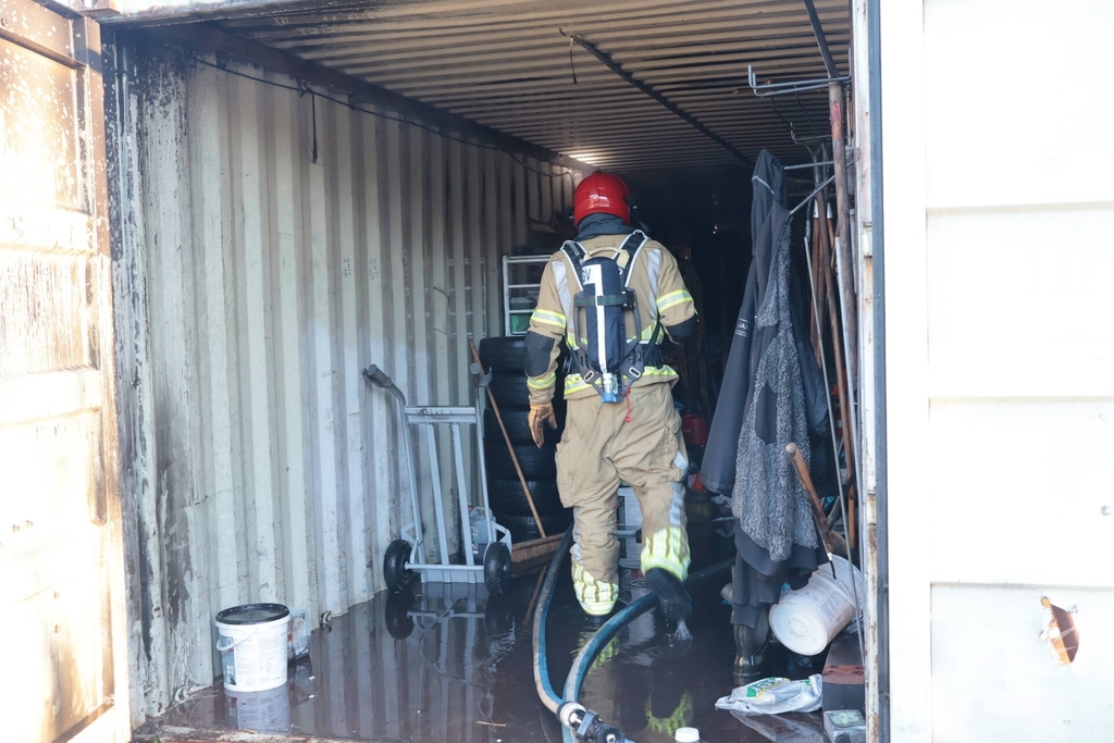 Containerbrand in opslaglocatie snel geblust
