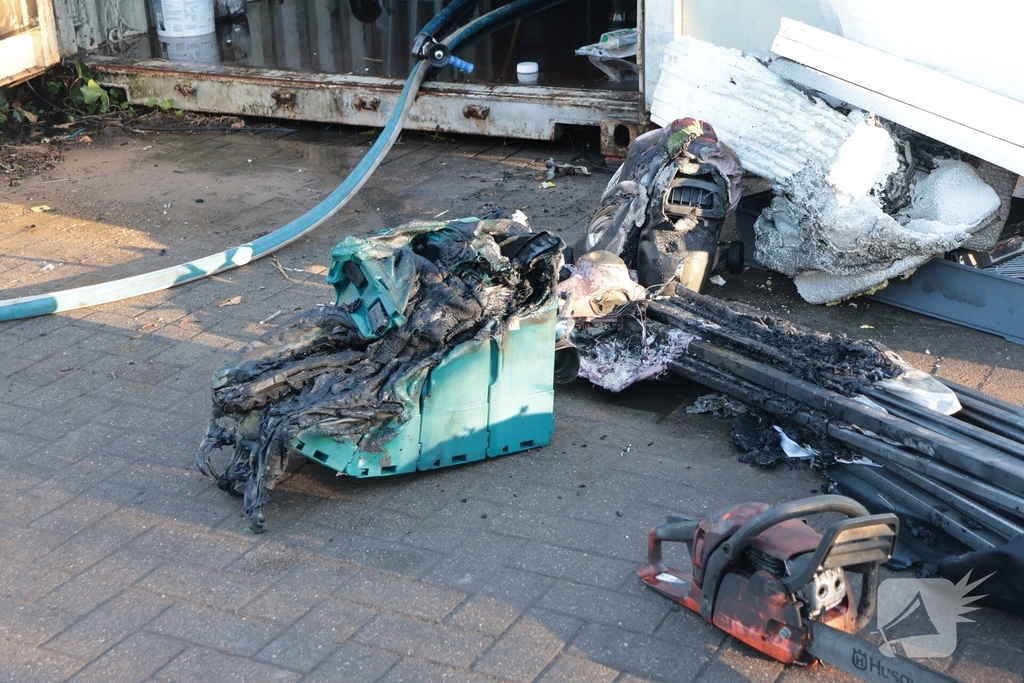 Containerbrand in opslaglocatie snel geblust