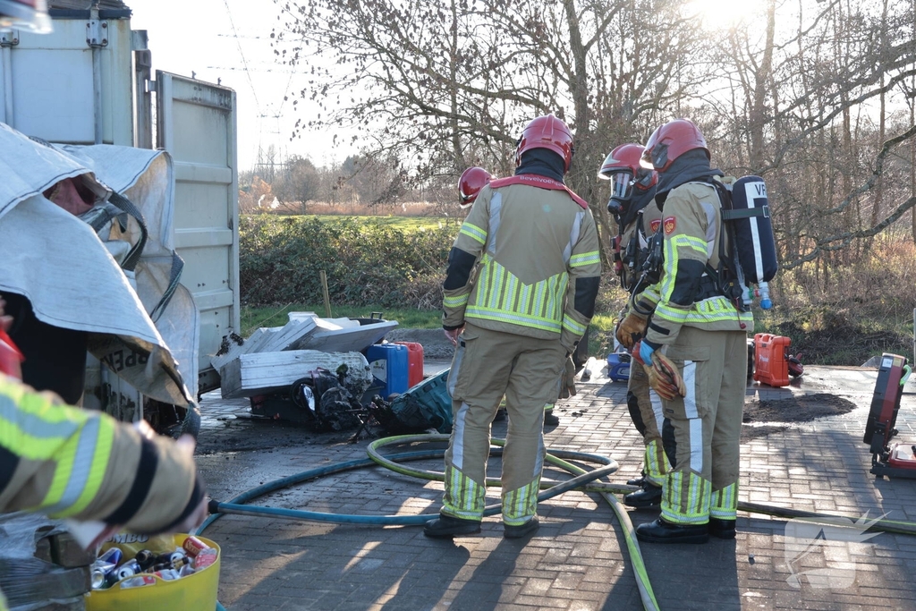 Containerbrand in opslaglocatie snel geblust