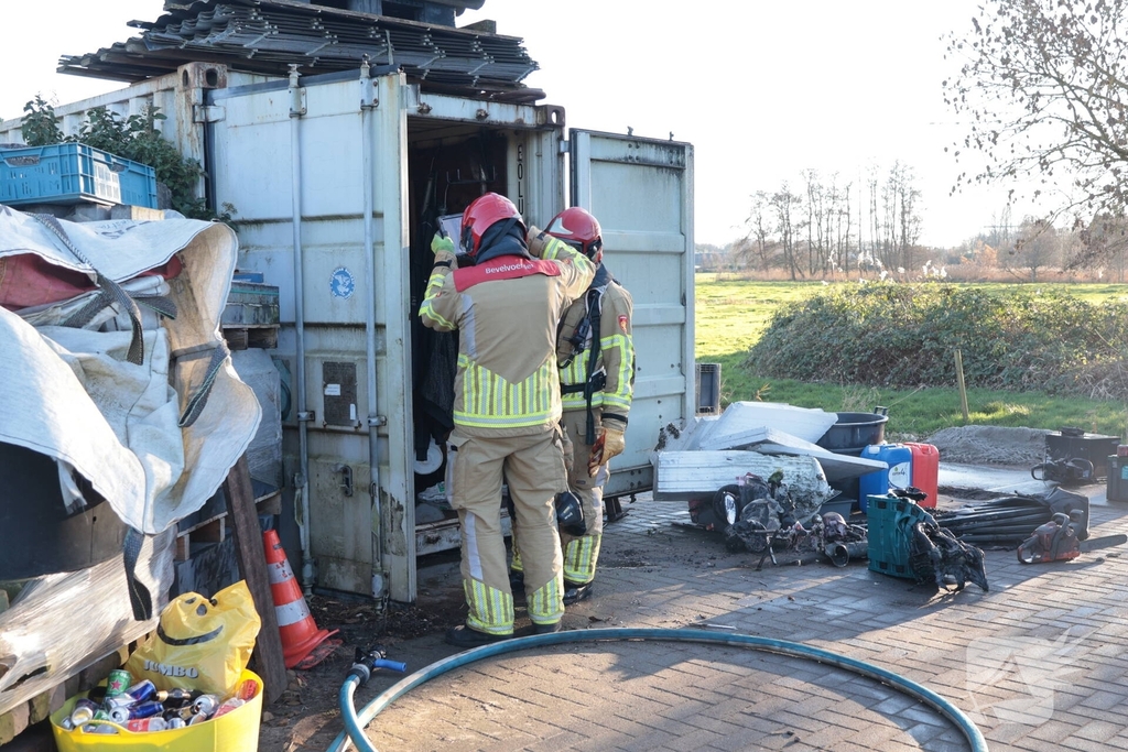 Containerbrand in opslaglocatie snel geblust