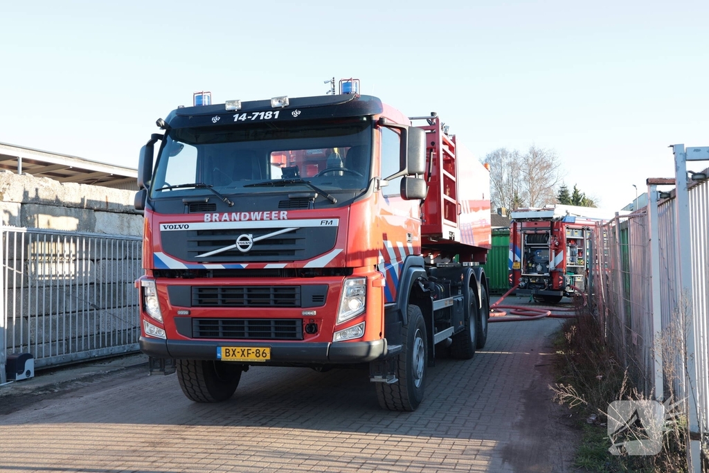 Containerbrand in opslaglocatie snel geblust