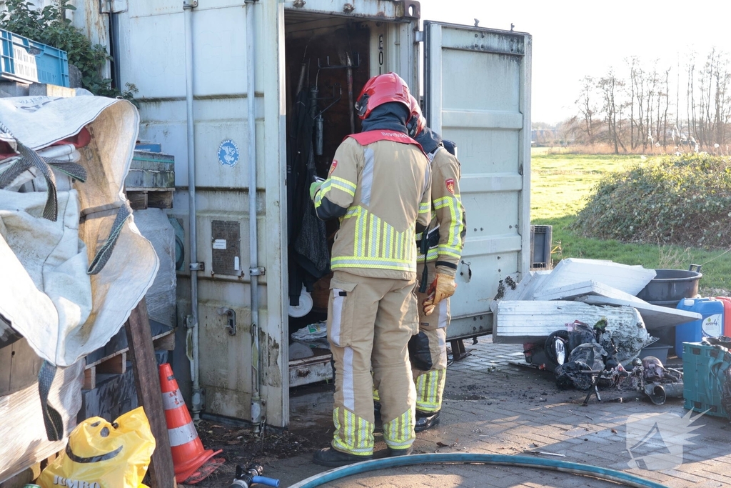 Containerbrand in opslaglocatie snel geblust