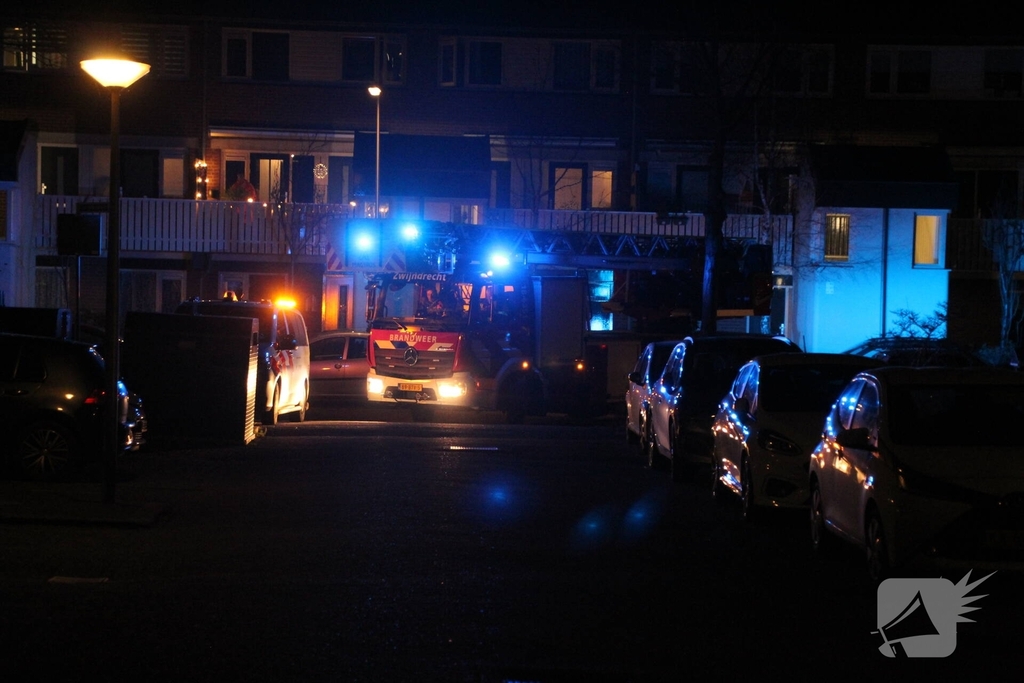 Brand in flatwoning leidt tot inzet brandweer