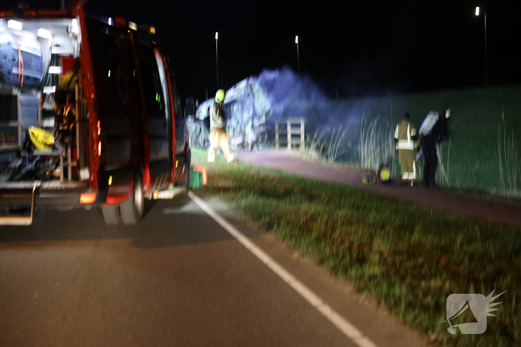 Dodelijk ongeval met auto leidt tot brand