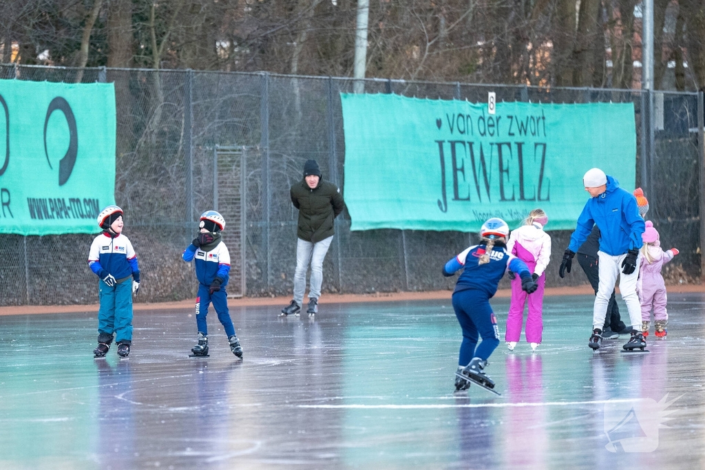 Eerste kerstdag brengt schaatsplezier op natuurijs