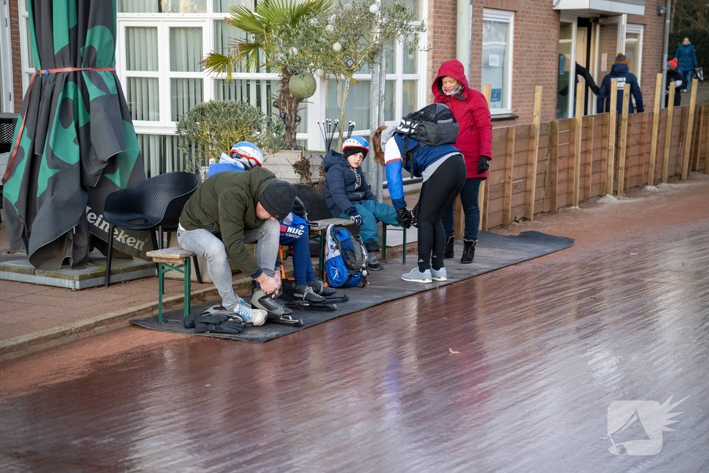 Eerste kerstdag brengt schaatsplezier op natuurijs