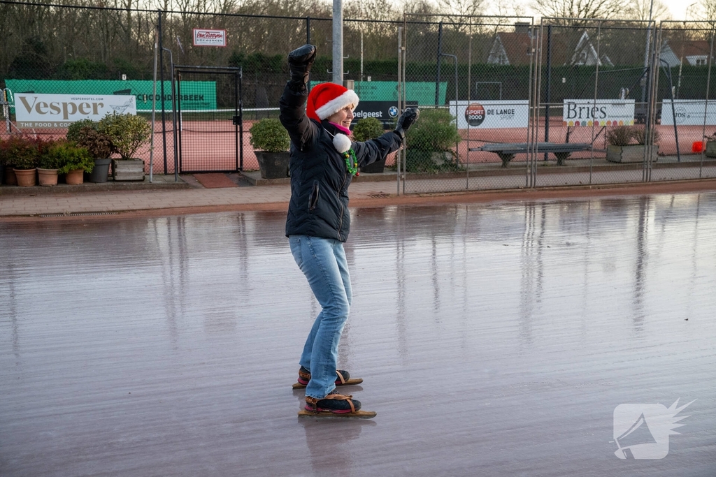 Eerste kerstdag brengt schaatsplezier op natuurijs