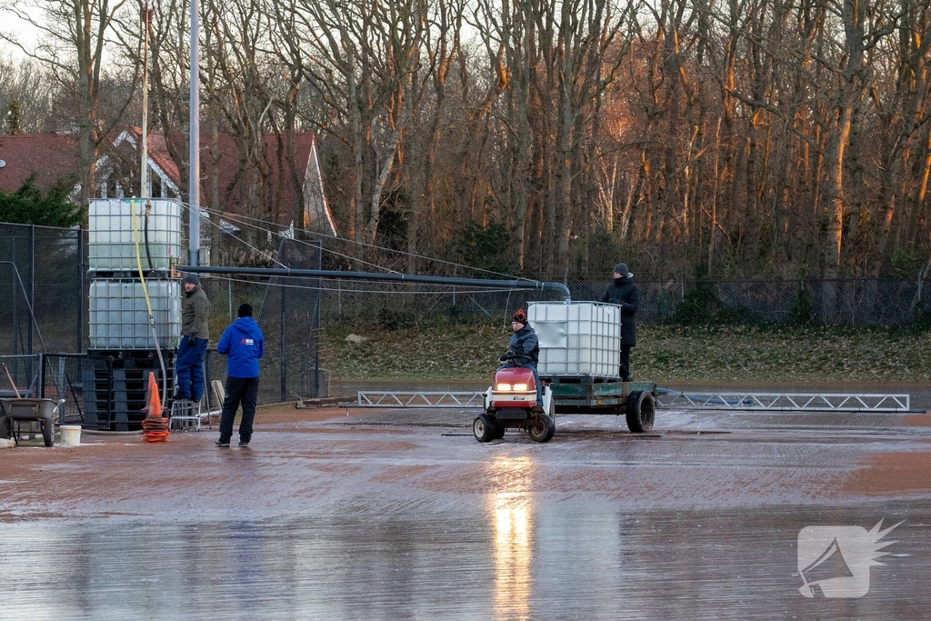 Eerste kerstdag brengt schaatsplezier op natuurijs