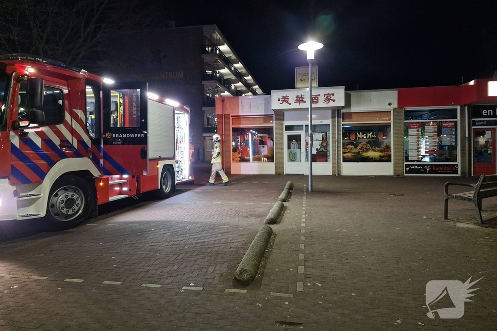 Jongeren steken prullenbak in brand