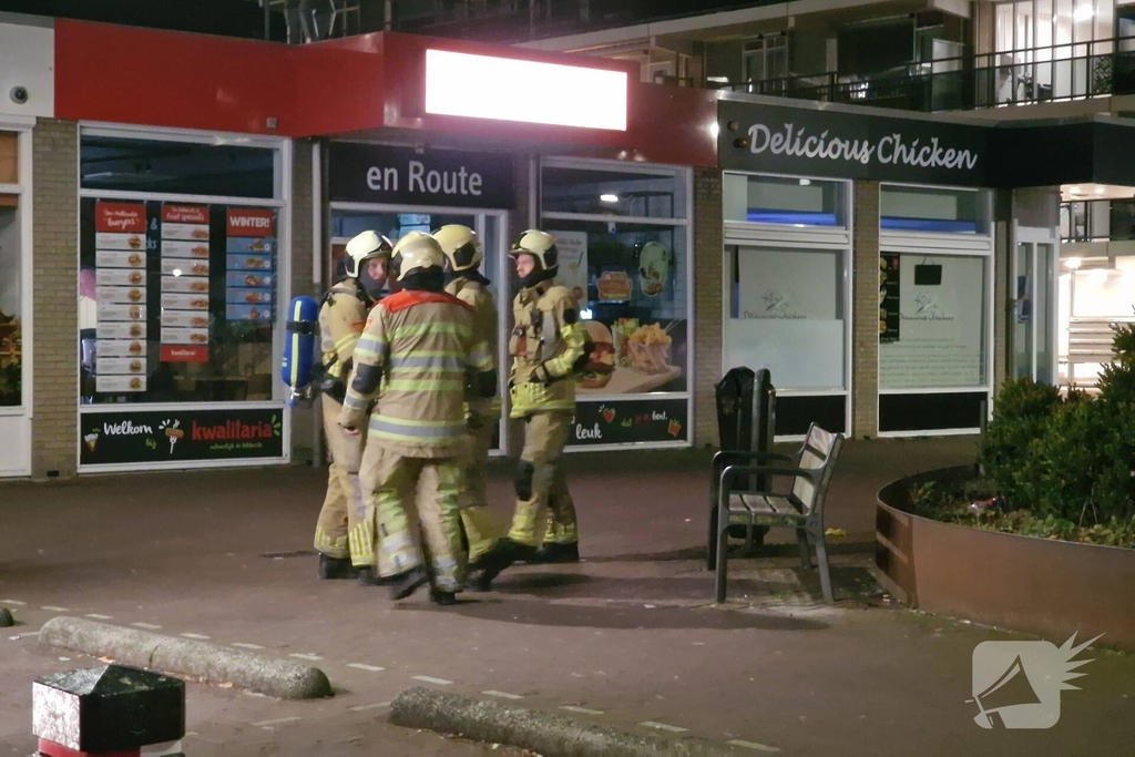 Jongeren steken prullenbak in brand