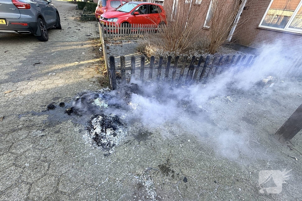 Brandweer blust stapel papier