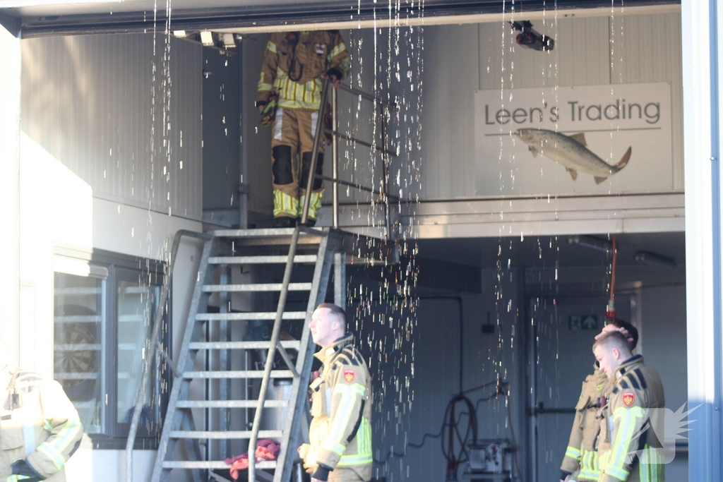 Brandweer sluit gesprongen waterleiding af